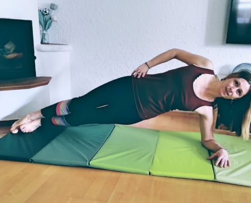 Die Side Plank, der seitliche Unterarmstütz ist die Fitnessübung des Monats Febraur