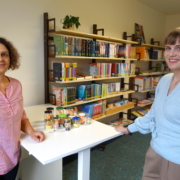 Elli Hornung und Tina Endres betreuen das Projekt Saatgutbibliothek der katholischen öffentlichen Bücherei Ebensfeld